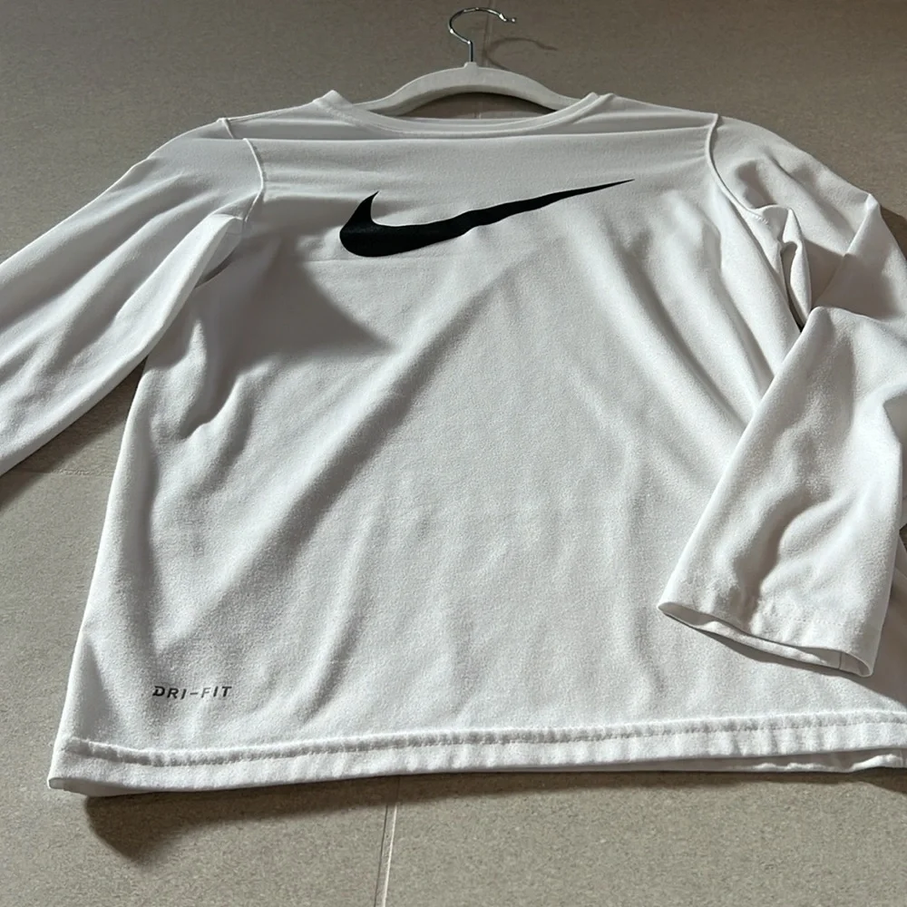 Nike Swoosh Legend Long Sleeve!
